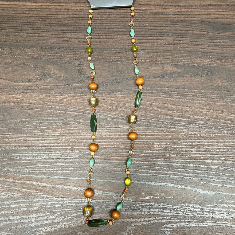 NWT costume jewelry necklace